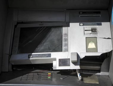 Λαμία: Δύο ανήλικοι απέσπασαν 1.550 ευρώ από ΑΤΜ χρησιμοποιώντας... αγκίστρι ψαρέματος!